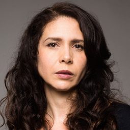 Mónica Bejarano 飾演 Yolanda