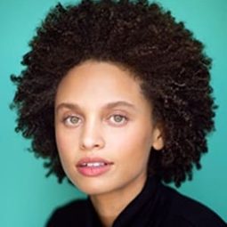 Nat Buchanan 飾演 Miranda Clerk