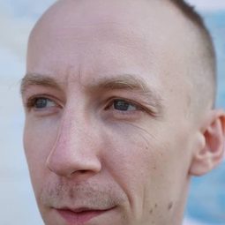 雅各·比伯 - 騷動年代演員 飾演