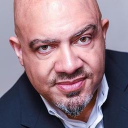 Lawrence Varnado 飾演 Hector