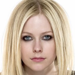 艾薇兒·拉維尼 - 快餐國家演員 飾演Alice