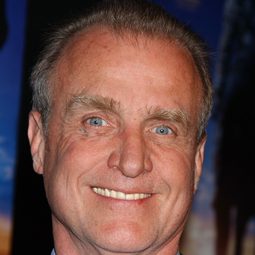 馬歇爾·貝爾 - 我為君狂演員 飾演Mr. Casey