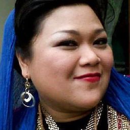 Emmie Lemu 飾演 Irma House Keeping