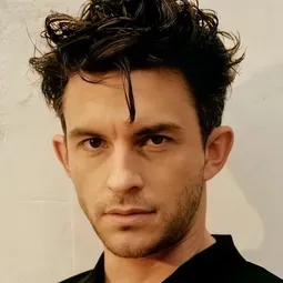 喬納森拜利 飾演 Self