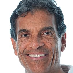Rorion Gracie 飾演 Gomez