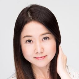 Akemi Kanda 飾演 Anna Hibiki (voice)