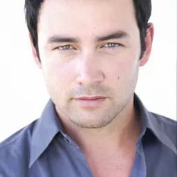 Robert Glen Keith 飾演 Sergeant Stanley