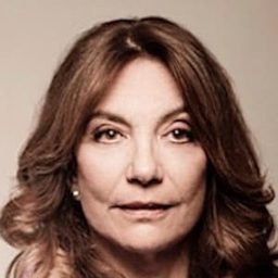 Olia Lazaridou 飾演 Katerina