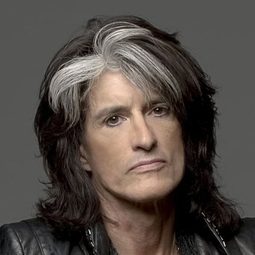 Joe Perry 飾演 