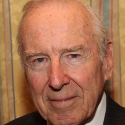 Jim Lovell 飾演 Self - Command Module Pilot, Apollo 8 (archive footage)