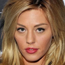 Cynthia Murell 飾演 Persephone