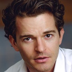 Dominic Allburn - 賭徒傑克：死點演員 飾演Robbie Colburne