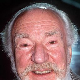 Frank Middlemass 飾演 Major Palgrave