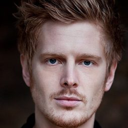 奧利佛·賴斯 飾演 Prince Phillip