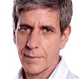 Giulio Lopes 飾演 Cao