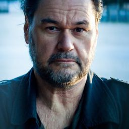 Markus John 飾演 Vater Timo