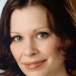 艾琳·馬修斯 - 超能小萌怪：拯救聖誕節演員 飾演(voice)