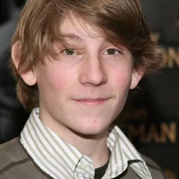 艾力克·帕·蘇利文 飾演 Miles