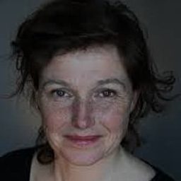 Catherine Riaux 飾演 La pharmacienne