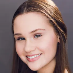 Anastasia Bredikhina 飾演 Patty (voice)