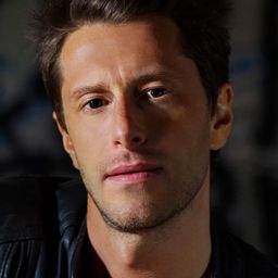 Nathan Crooker 飾演 Jake Cassavetes