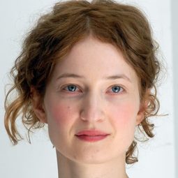 艾芭洛華芝 - 完美謊情演員 飾演Bianca