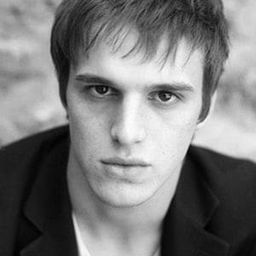 Arthur Verret 飾演 Wilfried