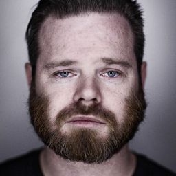 Paul Snodgrass 飾演 Anthony