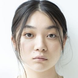 三浦透子 飾演 Rinko Kojima