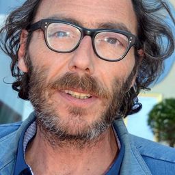 菲利普·瑞伯特 飾演 Jean