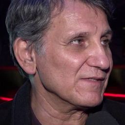 Árpád Sopsits 飾演 Bíró