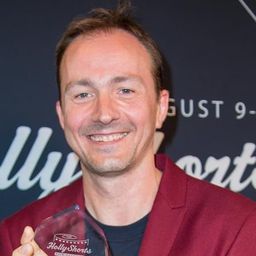 Alberto Corredor - 紙袋頭導演