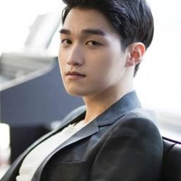 Lee Ik-jun 飾演 Jun-woo