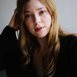 Sofia Banzhaf 飾演 Cherry