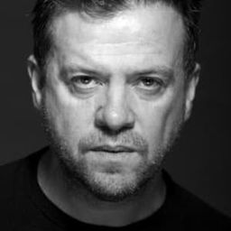 Nick Staverson - 90後．少女．性起義演員 飾演Shouting Man