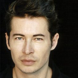 愛德華多·巴萊里尼 飾演 