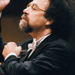 Giuseppe Sinopoli 飾演 Conductor