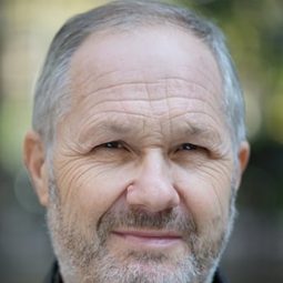 Alain Stern 飾演 L'agent immobilier