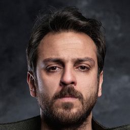 厄坎·克爾卡克·寇斯頓狄 飾演 Güven