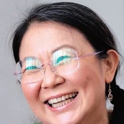 Swee Lin Neo 飾演 Cheng