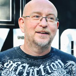 亞歷山大·沃汀斯基 - 黑色閃電導演