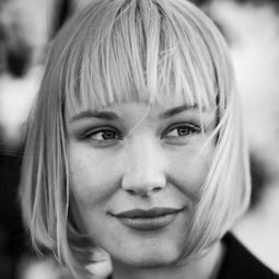 Sira Topic - 東德名模日記演員 飾演Uta