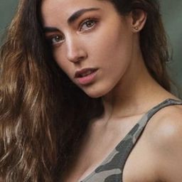 亞雷·桑納塔 飾演 Jenny Infante