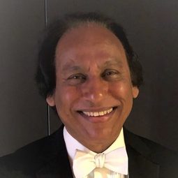 Yash Agnihotri 飾演 Zakir Hussian