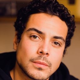 麥可·路彌爾 飾演 Thibault