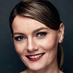 Martina Hill 飾演 Mandy Hausten