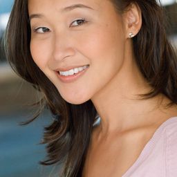 Benita Ha 飾演 Therapist