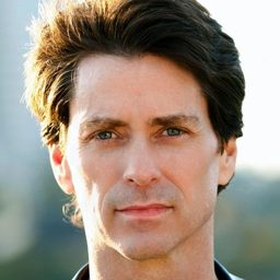 Kip Pierce 飾演 Bobby