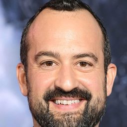 史蒂夫·利西斯 - 時尚惡女：庫伊拉編劇