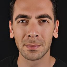 Enver Husrevoglu 飾演 Hunter